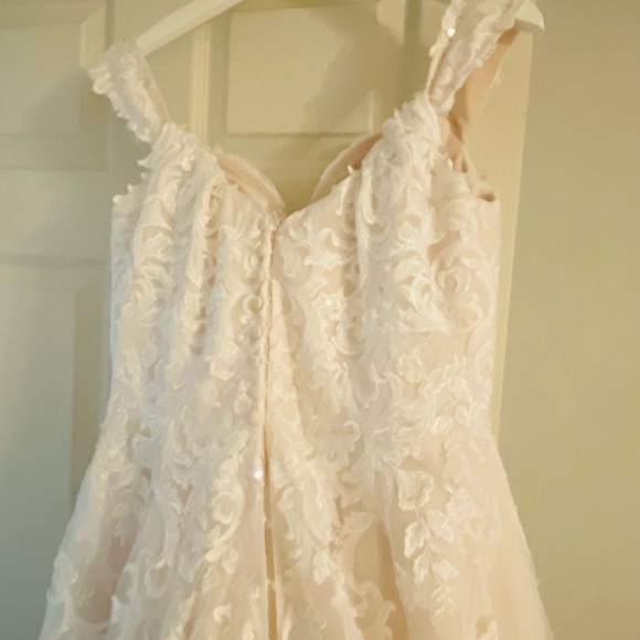 essence of australia Dresses & Skirts - Wedding dress and veil